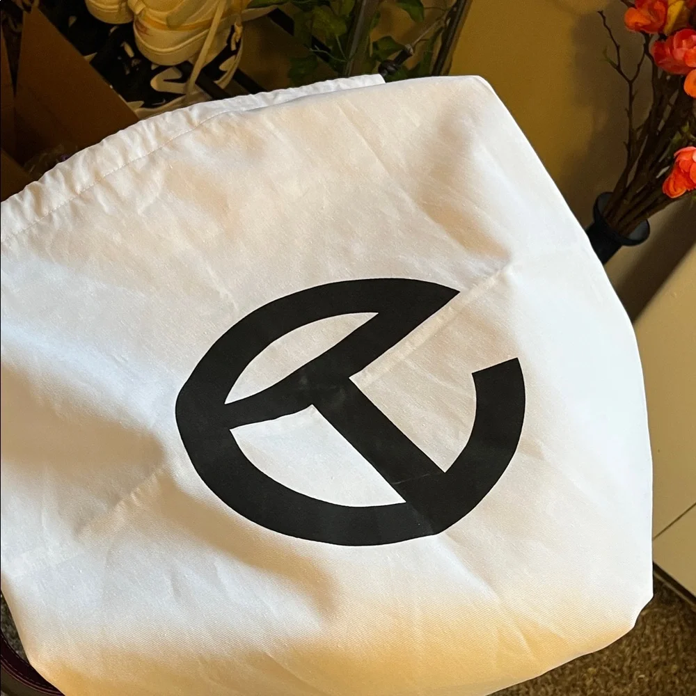 Telfar Authentic brand new Purple Women's Logo Tote Bag - Elegant Everyday Carry - Picture 6 of 7